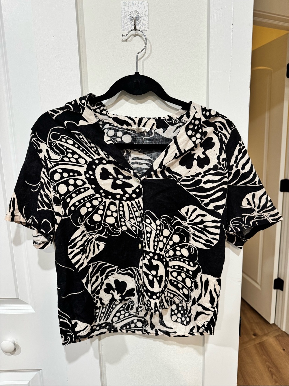 Christian Siriano Black and Cream Floral Button-Down Top